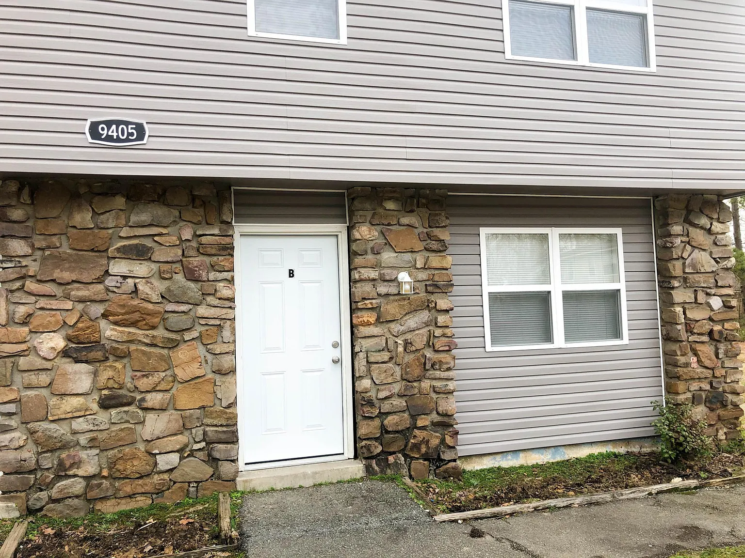 3 bed, 1.5 bath, 1080 sqft, $950 — Photo 2