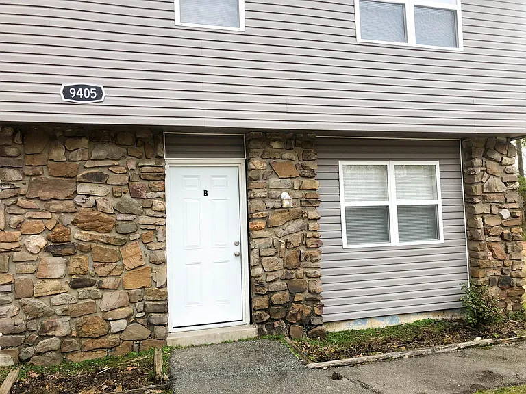 9405 Lew Cir #B — Photo 2