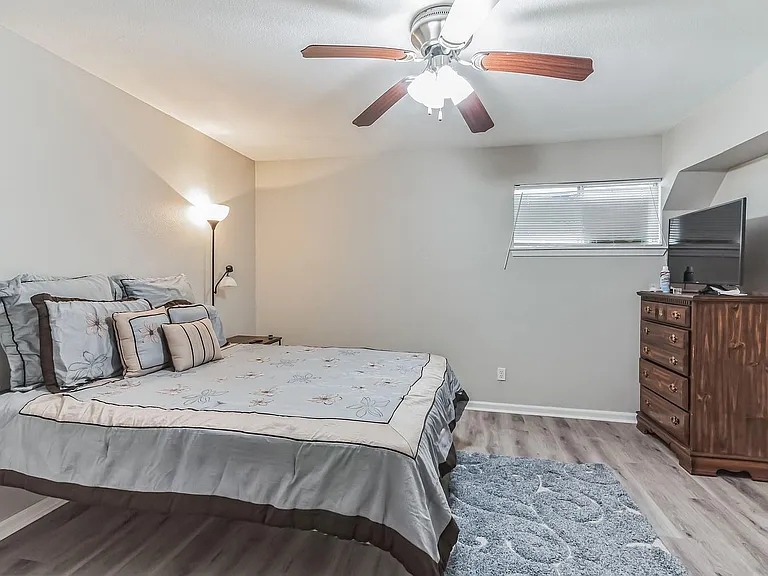 105 Water Dr — Photo 14
