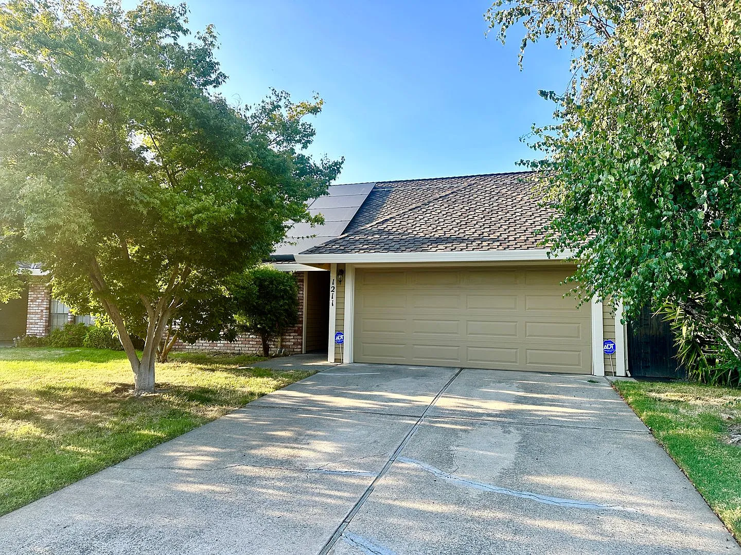 Adorable 2/2 Home! Beautiful Upgrades!! *Please Read Entire Ad For Viewings* — Photo 1