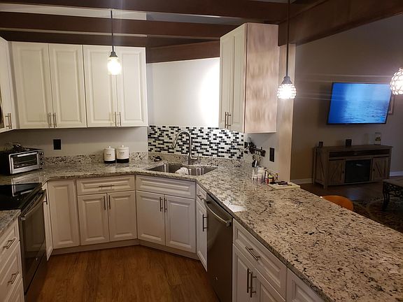 4th image of 2732 Lakewood Pl