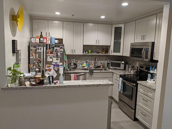3rd image of 1945 Washington St APT 403