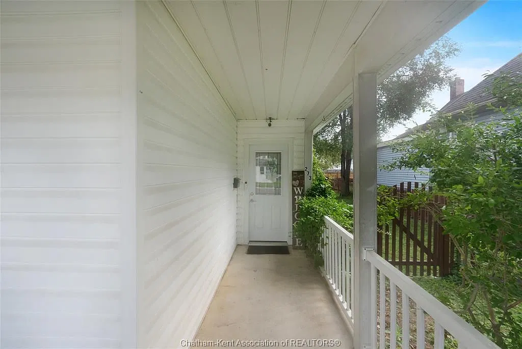 3 bed, $2,100 — Photo 3