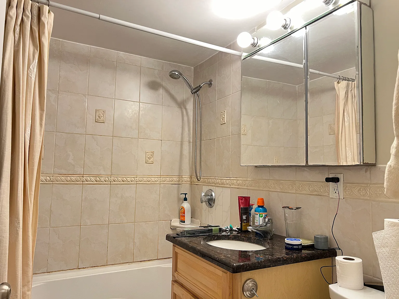 2 bed, 767 sqft, $2,400 — Photo 4