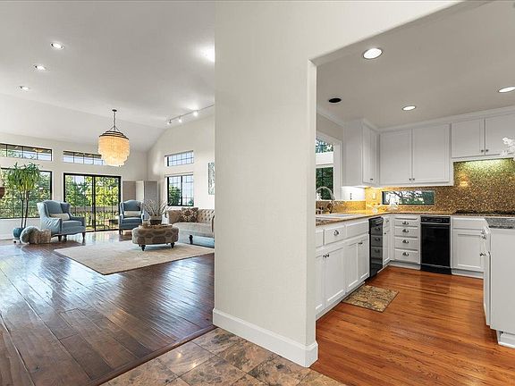 5th image of 5992 Dry Oak Ct