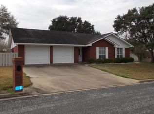 103 Creekwood Dr, Schulenburg, TX 78956