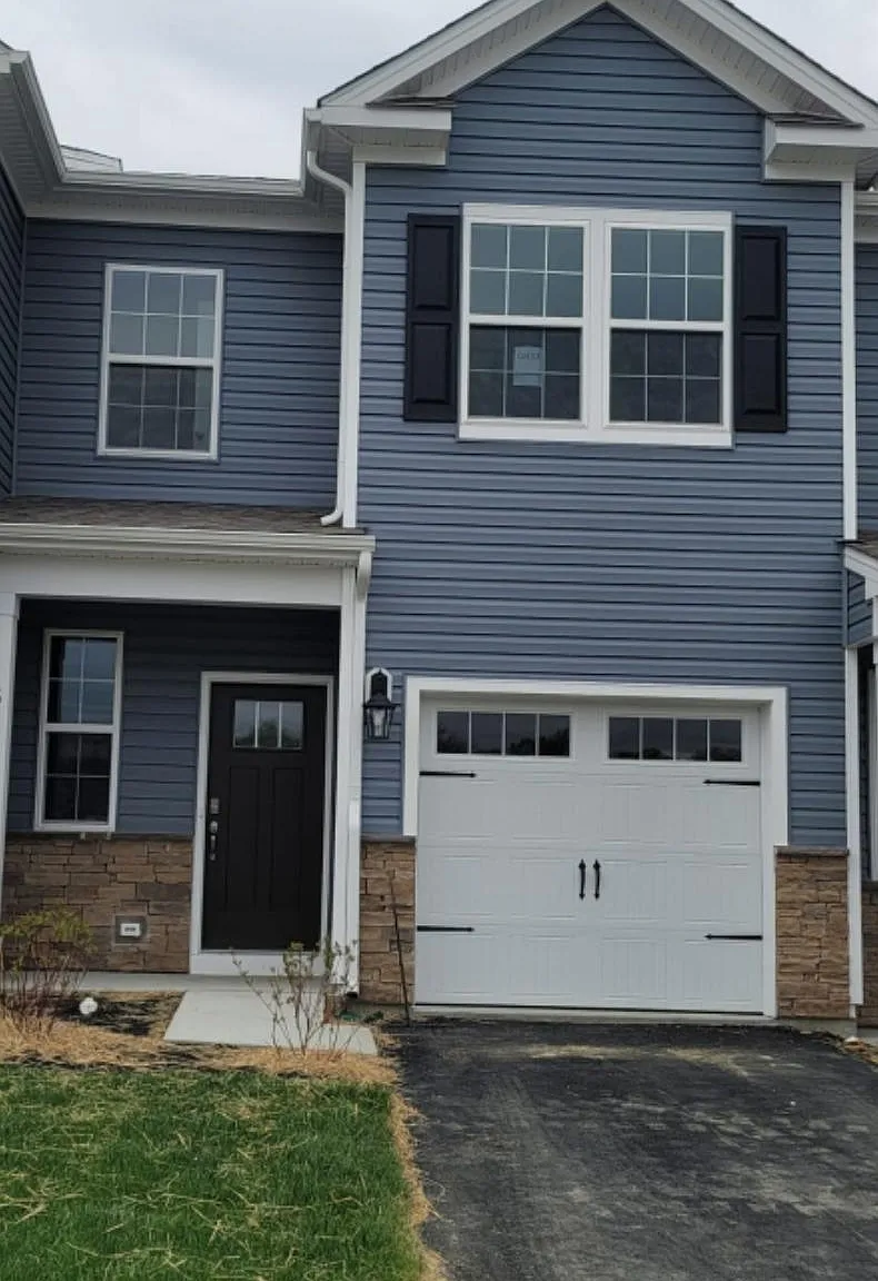 3 bed, 2.5 bath, 1497 sqft, $3,100 — Photo 1