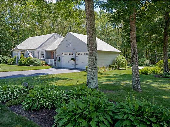 3rd image of 34 Highwood Dr