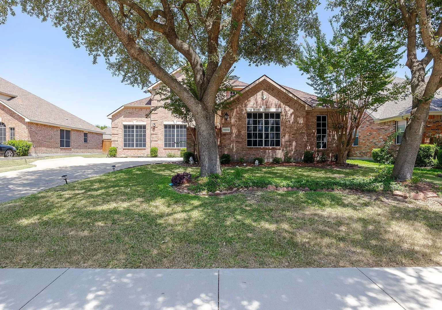 Beautiful Rowlett Home with a Stunning Covered Patio & Entertainer's Backyard Move-In Specials Av... — Photo 2