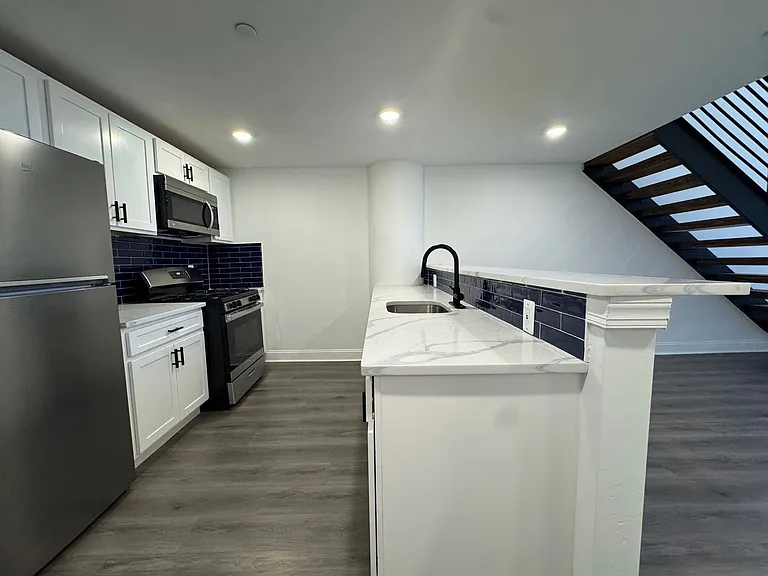 901 Quarry — Photo 1