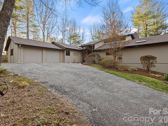 3rd image of 207 Maple Hill Dr