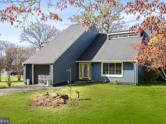 4th image of 382 Wilett Ct