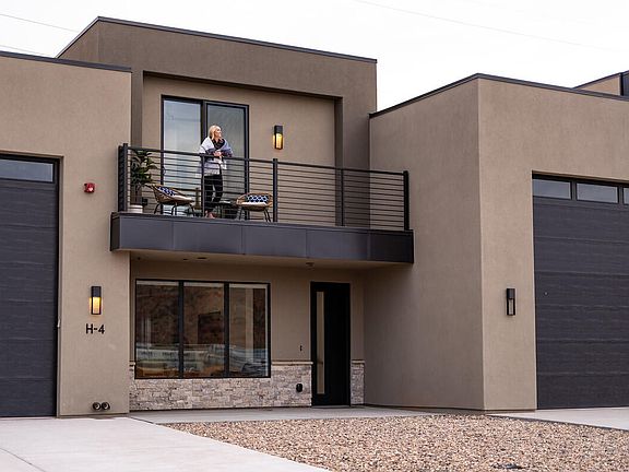 2nd image of 425 W Momori Cir #B1