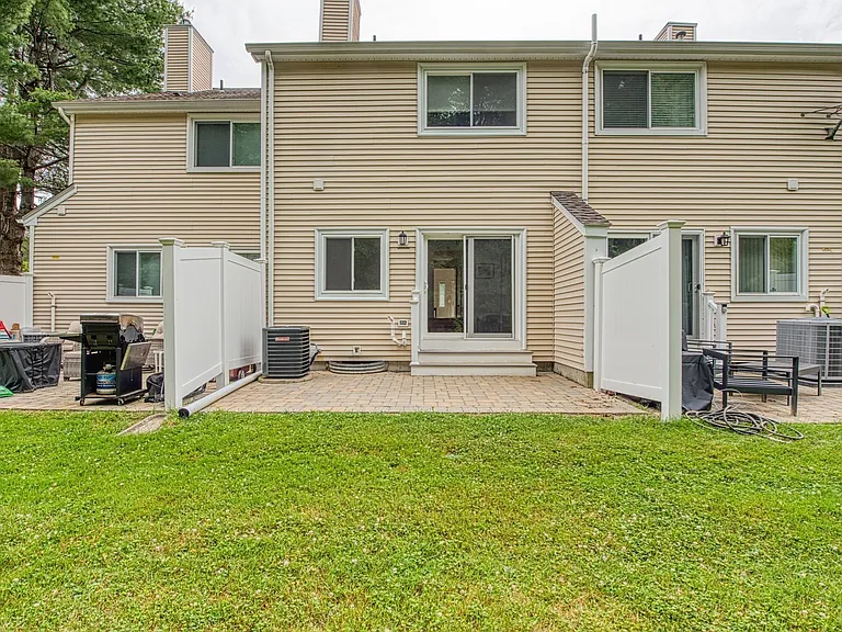28 Gaslight Ln #28 — Photo 26