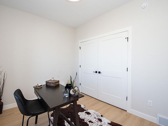 4th image of 404 Reese Way