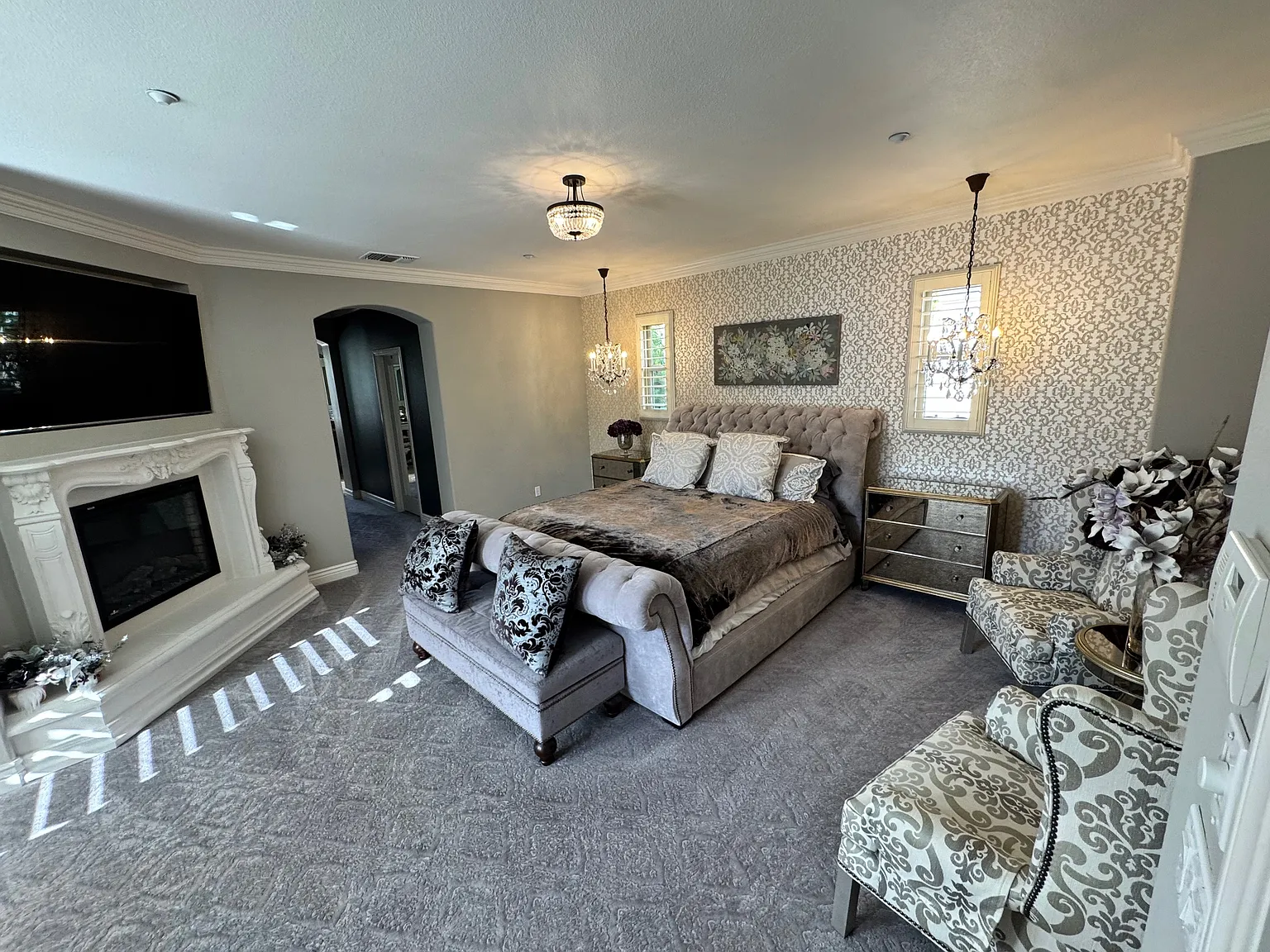 5 bed, 3.5 bath, 3342 sqft, $8,250 — Photo 3