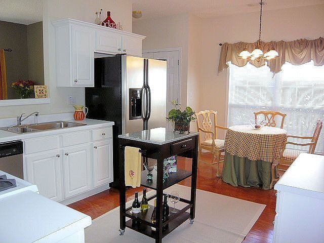 1st image of 623 Lullingstone Dr SE