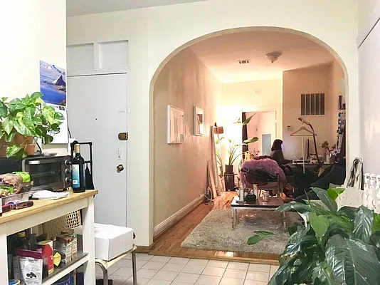 Rented by Premier Metro Realty Corp | media 19