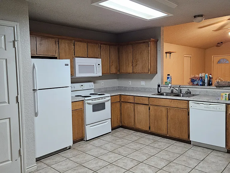 Well maintained kitchen with all basic amenities to include microwave, fridge, dishwasher, stove & oven. (Shared)