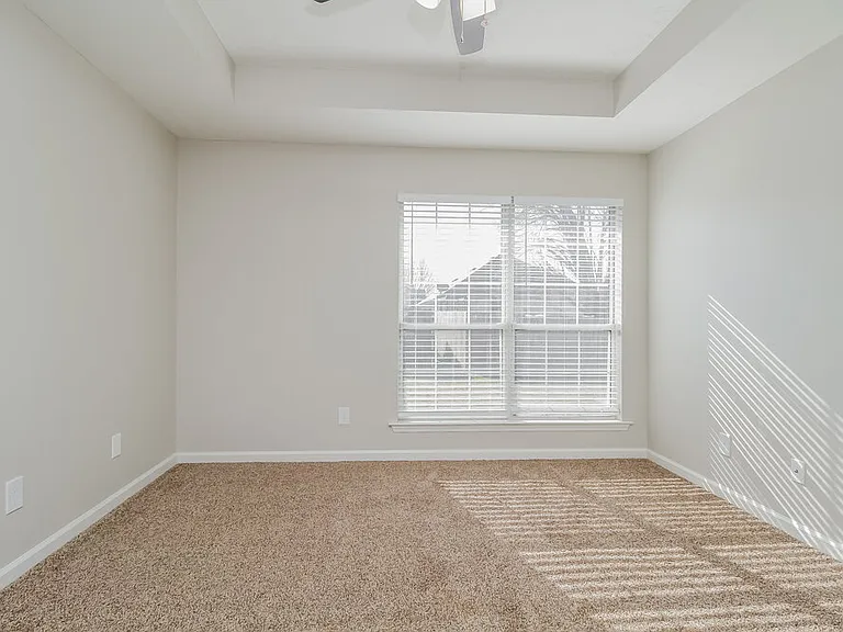 603 Freedom Ct — Photo 8