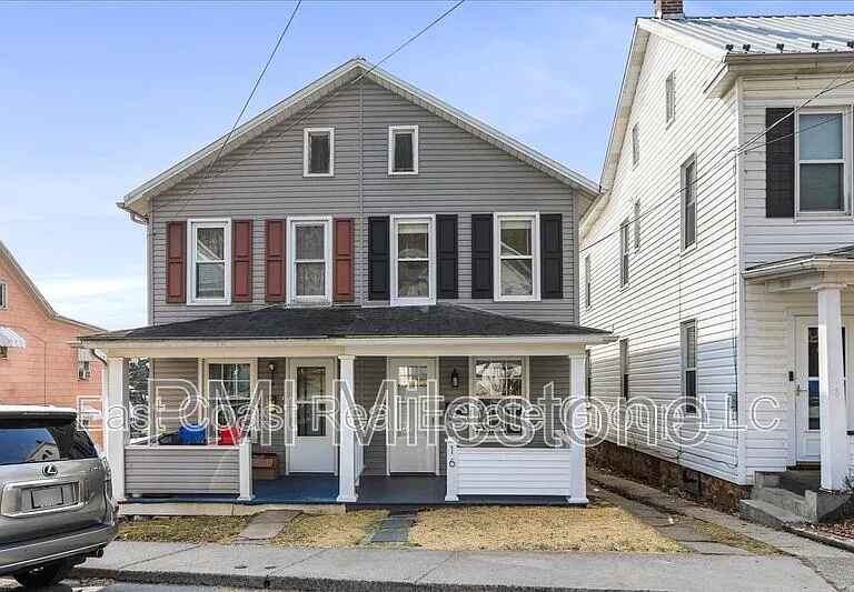 16 Woods Ln — Photo 1