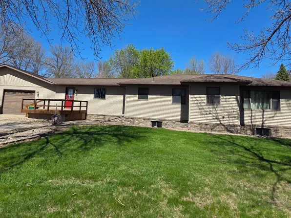 211 13th St, Heron Lake, MN 56137