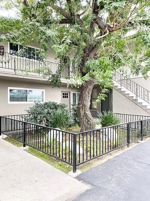 3 bed, 1.5 bath, $3,100 — Photo 1