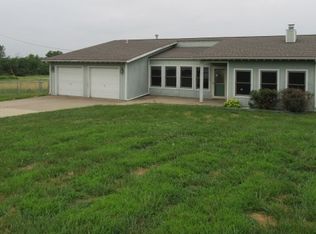 5215 NW Green Hills Rd, Topeka, KS 66618