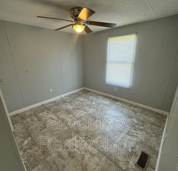115 Barnett St — Photo 11