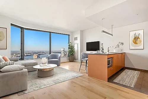 8 Spruce St Photo 1