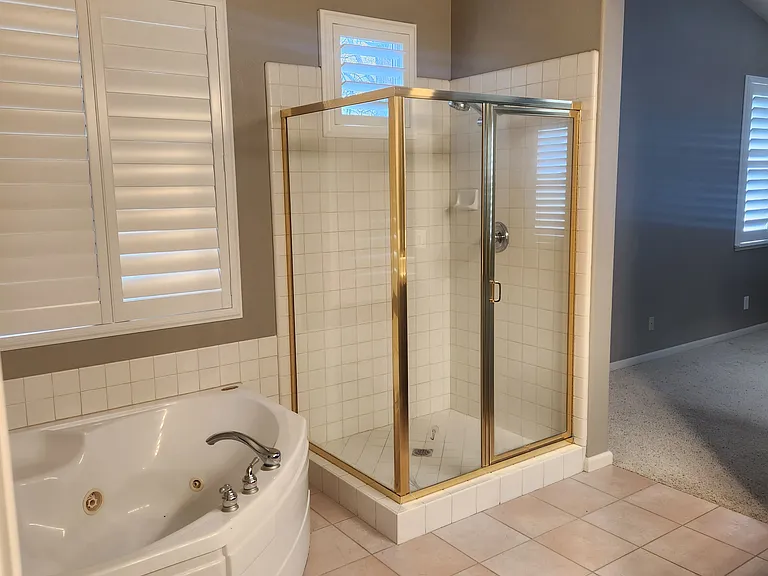 4742 Village Green Pkwy — Photo 25