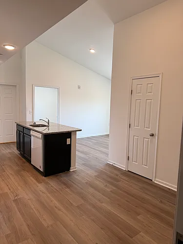 480 Main St #1000-B Photo 1