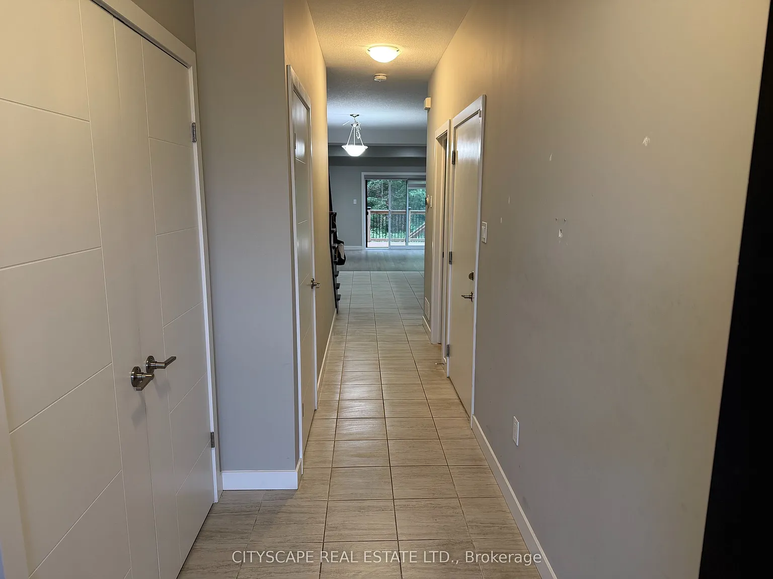 4 bed, $2,800 — Photo 2