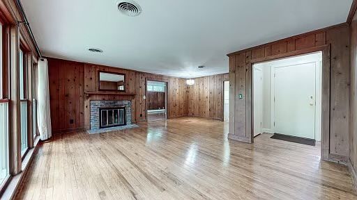 3rd image of 2876 Sugartree Rd