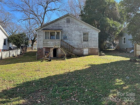 5th image of 909 Gibbons St