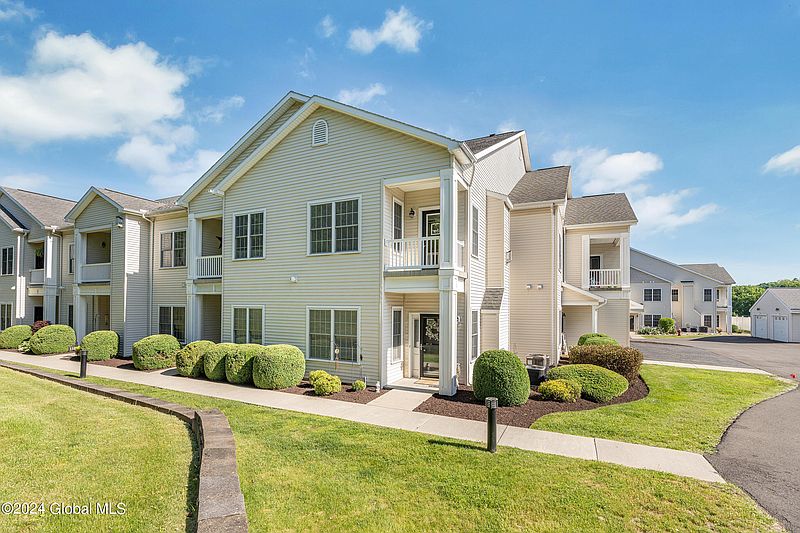 3rd image of 108 N Ridge Estate