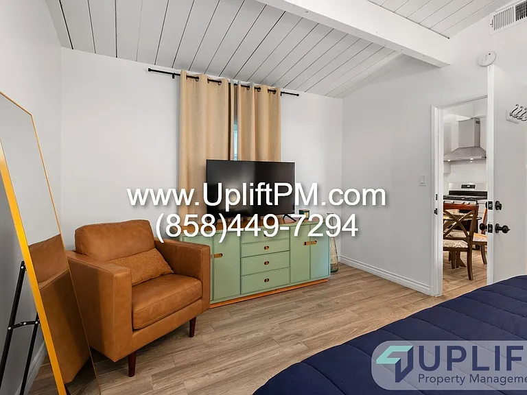4359 Rialto St — Photo 2