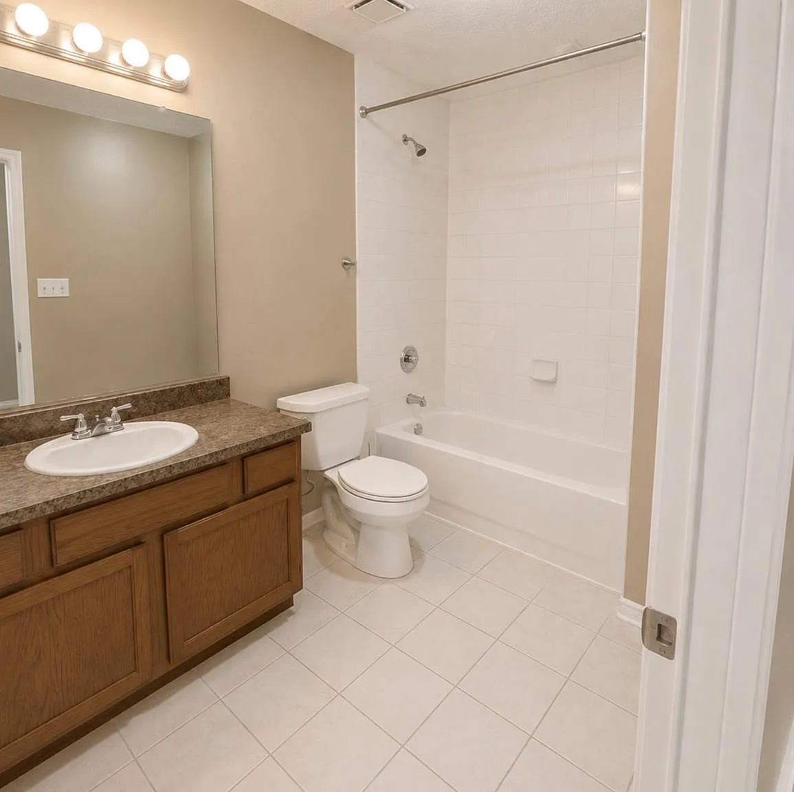 3 bed, 2.0 bath, 1571 sqft, $2,100 — Photo 2