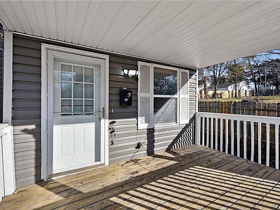 3rd image of 5014 Silver Ave