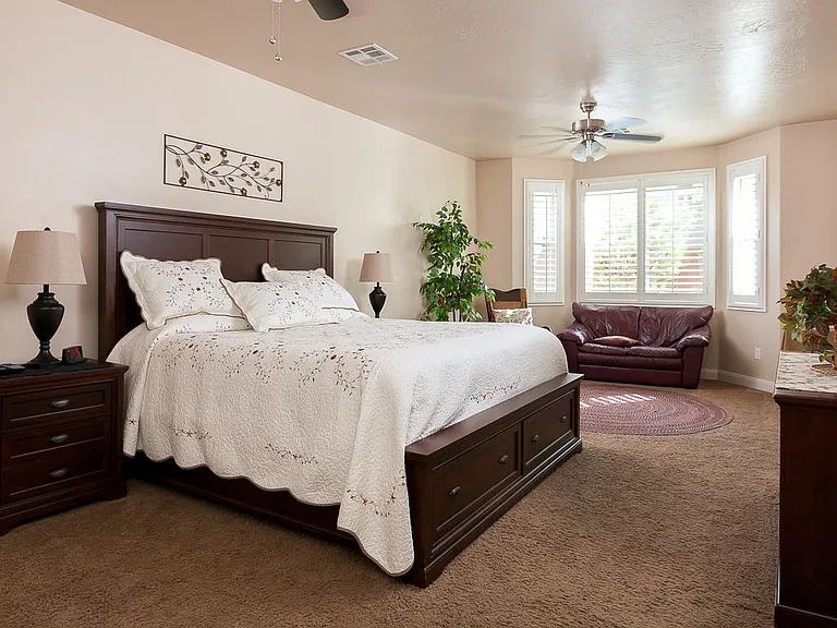 358 E Munich Dr — Photo 15