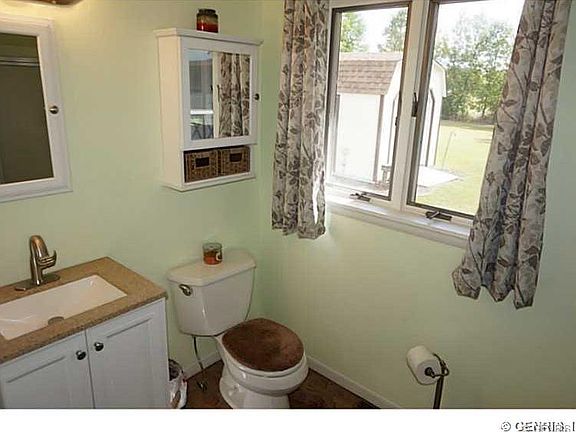 3rd image of 6122 Willow Dr