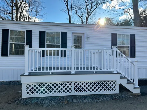 31 Holiday Rd, Holbrook, MA 02343