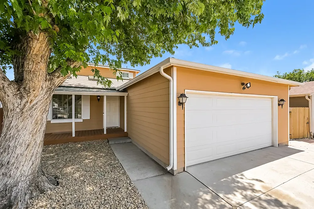 4 bed, 2.0 bath, 1968 sqft, $2,958 — Photo 1