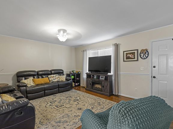 5th image of 2077 Saunders Rd