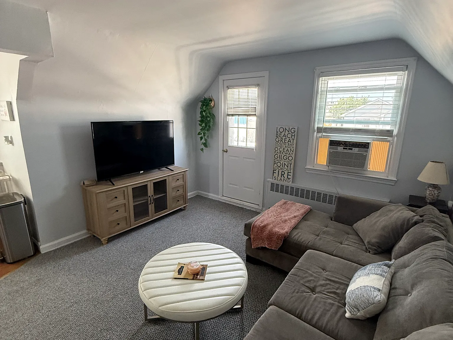 220 E Pine St — Photo 4