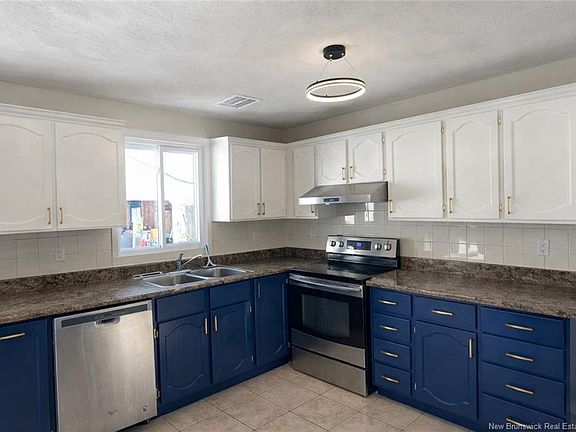 2nd image of 74 Ashley Cres