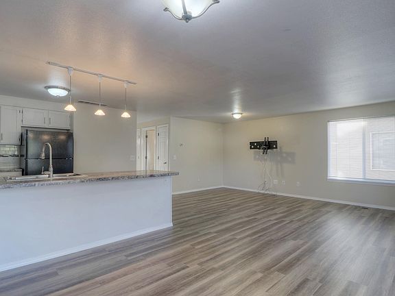 4th image of 262 E Elwood Ln
