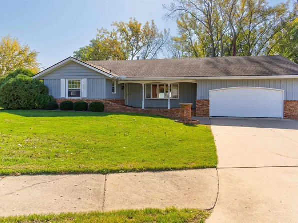 2323 Sierra Dr, Pekin, IL 61554