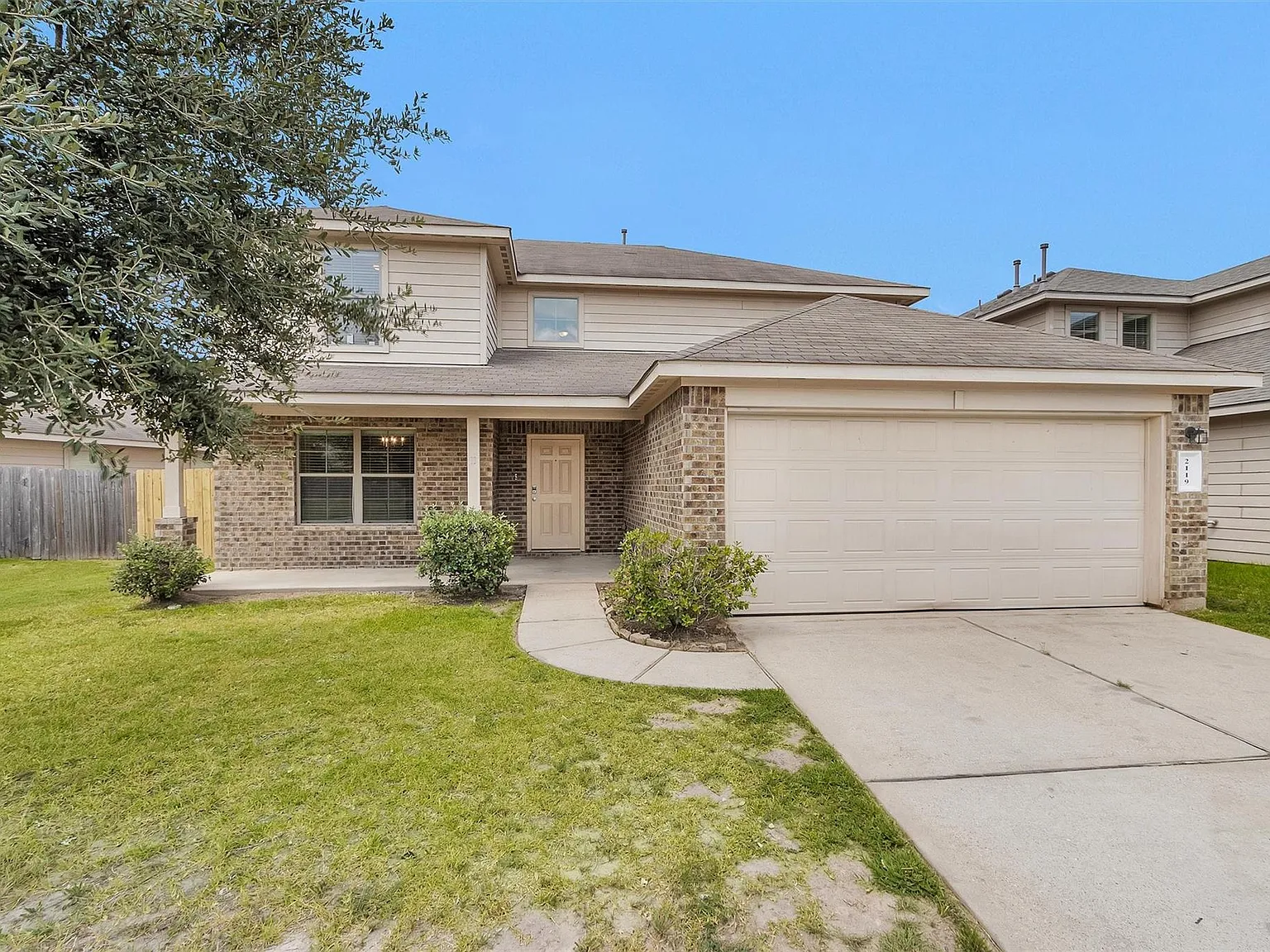 4 bed, 3.5 bath, 2902 sqft, $2,595 — Photo 1