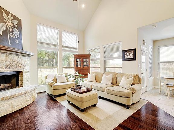 3rd image of 503 Drury Ln